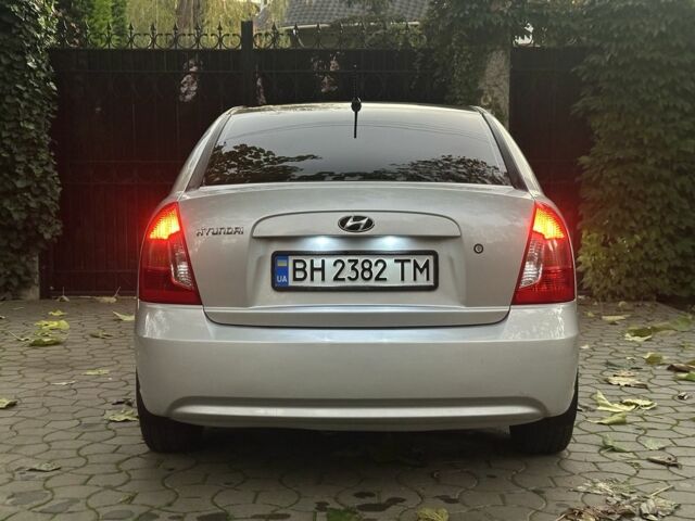 Серый Хендай Акцент, объемом двигателя 1.4 л и пробегом 200 тыс. км за 4990 $, фото 3 на Automoto.ua