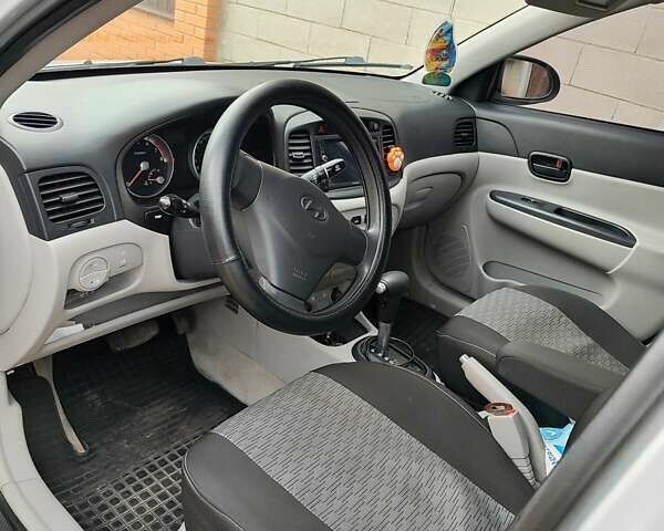 Сірий Хендай Акцент, об'ємом двигуна 1.4 л та пробігом 134 тис. км за 6200 $, фото 6 на Automoto.ua