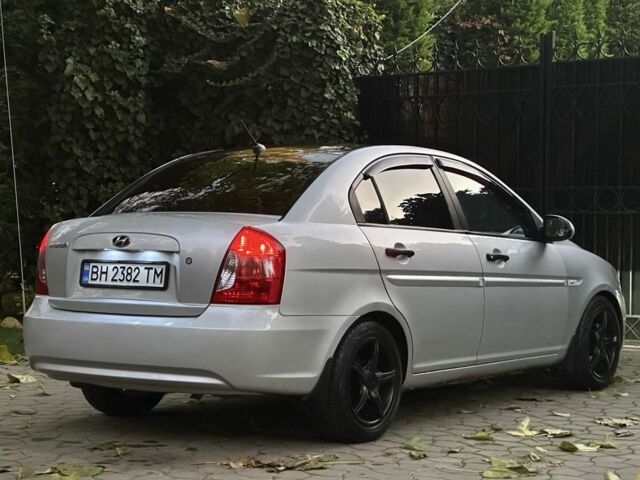 Серый Хендай Акцент, объемом двигателя 1.4 л и пробегом 200 тыс. км за 4990 $, фото 4 на Automoto.ua