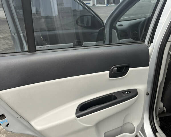 Серый Хендай Акцент, объемом двигателя 1.4 л и пробегом 222 тыс. км за 5350 $, фото 18 на Automoto.ua