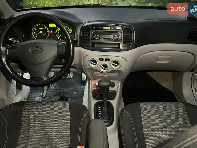 Серый Хендай Акцент, объемом двигателя 1.4 л и пробегом 200 тыс. км за 4990 $, фото 30 на Automoto.ua
