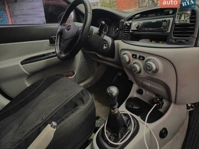 Сірий Хендай Акцент, об'ємом двигуна 1.5 л та пробігом 250 тис. км за 4700 $, фото 5 на Automoto.ua