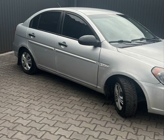 Серый Хендай Акцент, объемом двигателя 1.4 л и пробегом 269 тыс. км за 3500 $, фото 3 на Automoto.ua