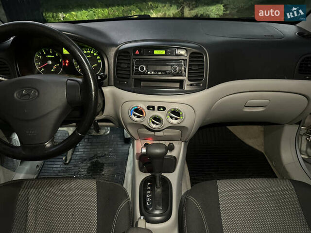 Серый Хендай Акцент, объемом двигателя 1.4 л и пробегом 200 тыс. км за 4990 $, фото 32 на Automoto.ua