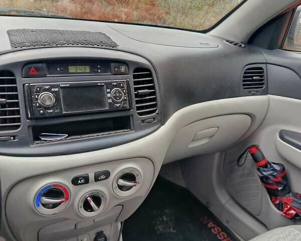 Сірий Хендай Акцент, об'ємом двигуна 0 л та пробігом 165 тис. км за 3800 $, фото 4 на Automoto.ua