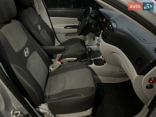 Серый Хендай Акцент, объемом двигателя 1.4 л и пробегом 200 тыс. км за 4990 $, фото 28 на Automoto.ua