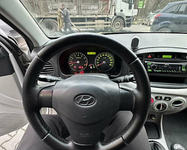 Серый Хендай Акцент, объемом двигателя 1.4 л и пробегом 207 тыс. км за 3850 $, фото 19 на Automoto.ua