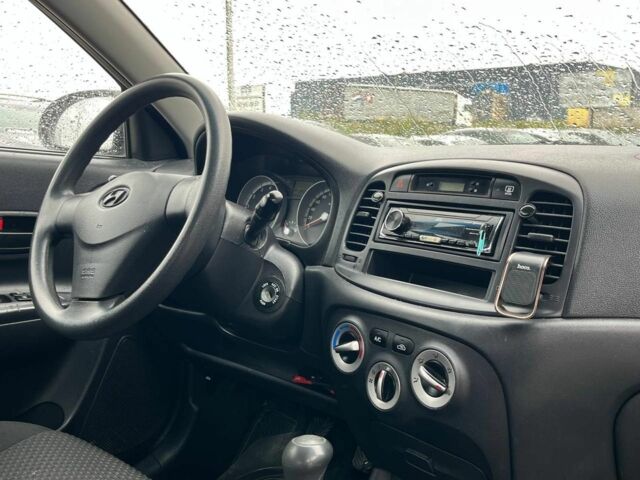 Серый Хендай Акцент, объемом двигателя 1.6 л и пробегом 105 тыс. км за 4490 $, фото 14 на Automoto.ua