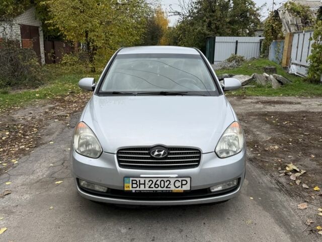 Серый Хендай Акцент, объемом двигателя 1.4 л и пробегом 200 тыс. км за 3500 $, фото 1 на Automoto.ua