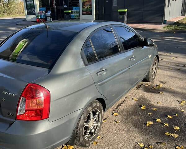 Серый Хендай Акцент, объемом двигателя 1.6 л и пробегом 308 тыс. км за 4600 $, фото 7 на Automoto.ua