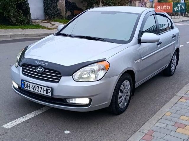 Серый Хендай Акцент, объемом двигателя 1.4 л и пробегом 186 тыс. км за 5000 $, фото 1 на Automoto.ua