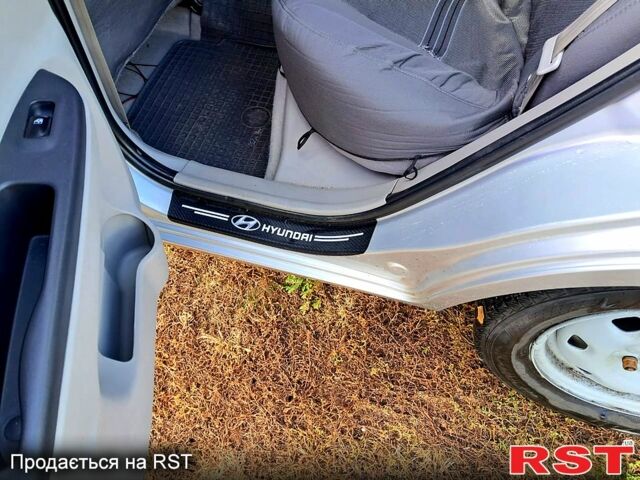 Серый Хендай Акцент, объемом двигателя 1.6 л и пробегом 224 тыс. км за 5300 $, фото 6 на Automoto.ua