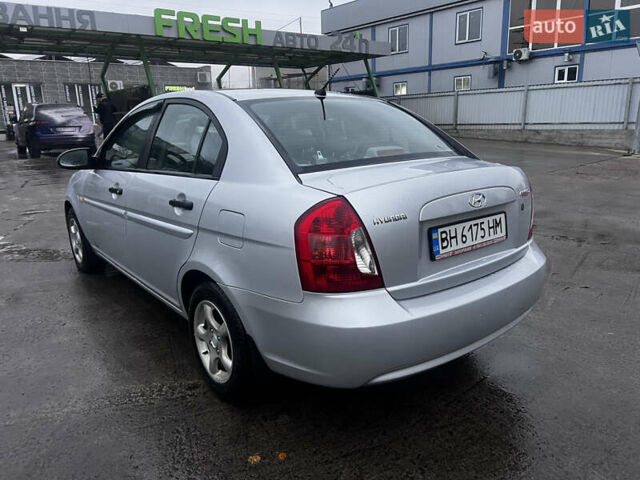 Серый Хендай Акцент, объемом двигателя 1.4 л и пробегом 220 тыс. км за 4500 $, фото 3 на Automoto.ua