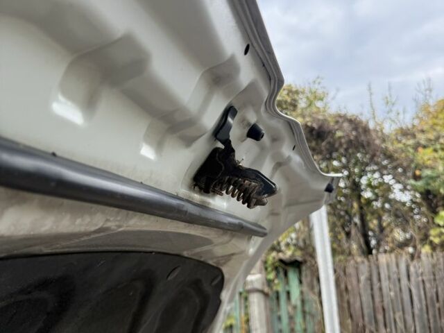 Серый Хендай Акцент, объемом двигателя 1.4 л и пробегом 200 тыс. км за 3500 $, фото 23 на Automoto.ua