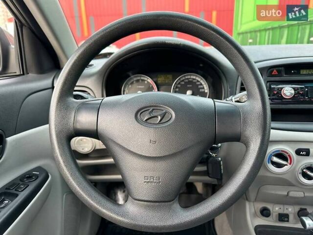 Сірий Хендай Акцент, об'ємом двигуна 1.4 л та пробігом 228 тис. км за 5990 $, фото 14 на Automoto.ua
