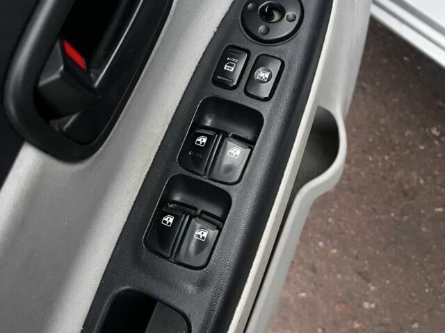 Серый Хендай Акцент, объемом двигателя 1.4 л и пробегом 220 тыс. км за 4500 $, фото 6 на Automoto.ua