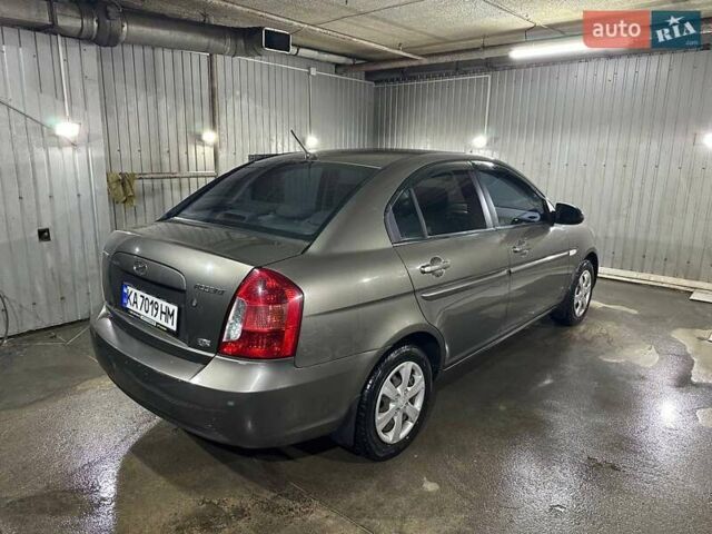 Серый Хендай Акцент, объемом двигателя 1.6 л и пробегом 169 тыс. км за 5700 $, фото 3 на Automoto.ua