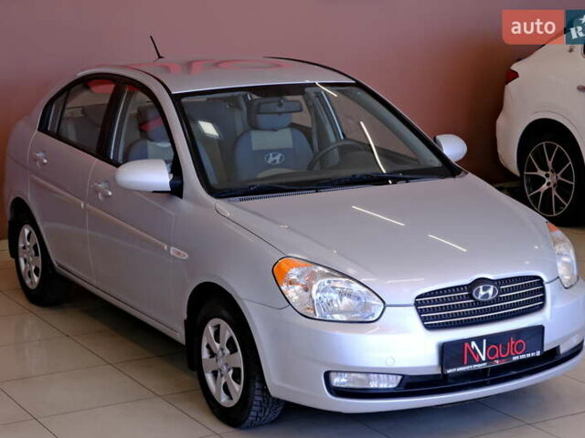 Серый Хендай Акцент, объемом двигателя 1.6 л и пробегом 55 тыс. км за 6900 $, фото 5 на Automoto.ua
