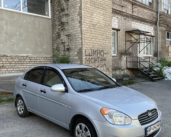 Серый Хендай Акцент, объемом двигателя 1.4 л и пробегом 151 тыс. км за 6300 $, фото 3 на Automoto.ua