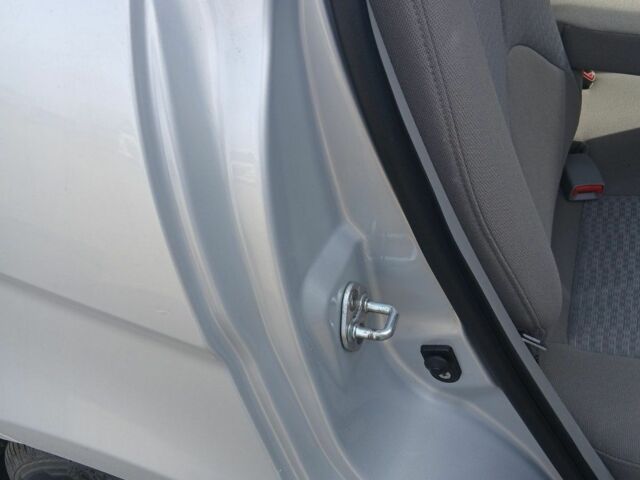 Сірий Хендай Акцент, об'ємом двигуна 1.4 л та пробігом 83 тис. км за 5999 $, фото 12 на Automoto.ua