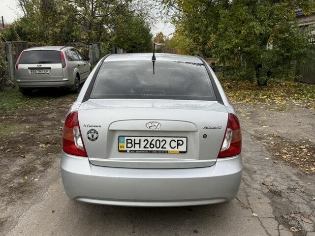 Серый Хендай Акцент, объемом двигателя 1.4 л и пробегом 200 тыс. км за 3500 $, фото 7 на Automoto.ua