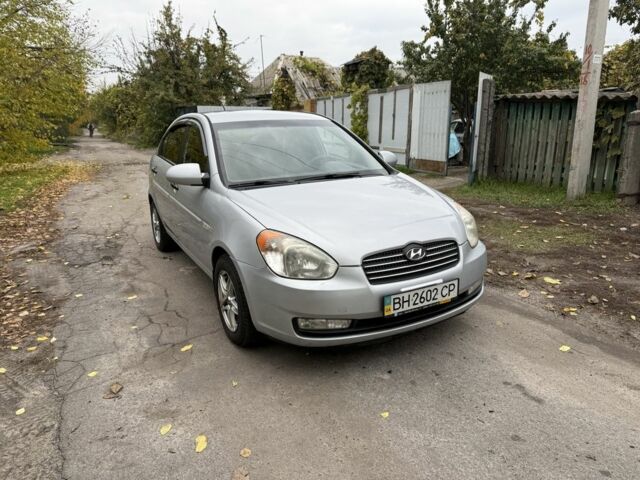 Серый Хендай Акцент, объемом двигателя 1.4 л и пробегом 200 тыс. км за 3500 $, фото 3 на Automoto.ua
