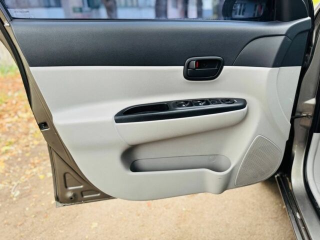 Серый Хендай Акцент, объемом двигателя 1.4 л и пробегом 165 тыс. км за 4950 $, фото 4 на Automoto.ua