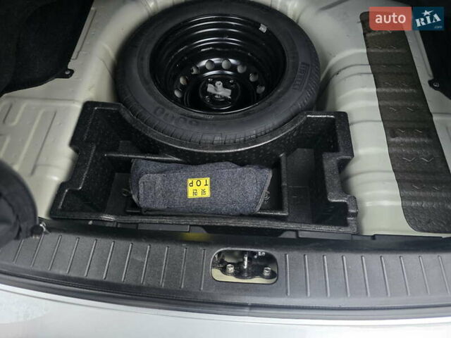 Серый Хендай Акцент, объемом двигателя 1.4 л и пробегом 82 тыс. км за 6600 $, фото 38 на Automoto.ua