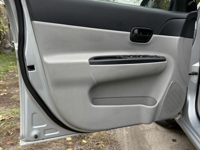 Серый Хендай Акцент, объемом двигателя 1.4 л и пробегом 200 тыс. км за 3500 $, фото 18 на Automoto.ua