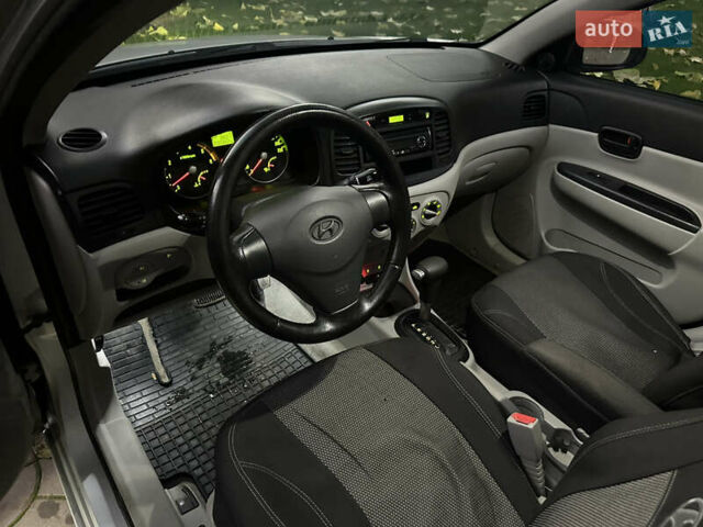 Серый Хендай Акцент, объемом двигателя 1.4 л и пробегом 200 тыс. км за 4990 $, фото 20 на Automoto.ua