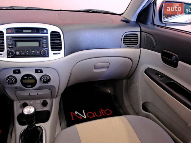 Серый Хендай Акцент, объемом двигателя 1.6 л и пробегом 55 тыс. км за 6900 $, фото 53 на Automoto.ua