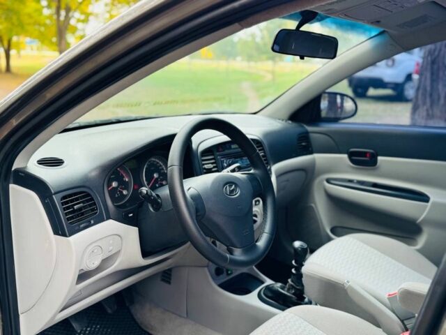 Серый Хендай Акцент, объемом двигателя 1.4 л и пробегом 165 тыс. км за 4950 $, фото 7 на Automoto.ua