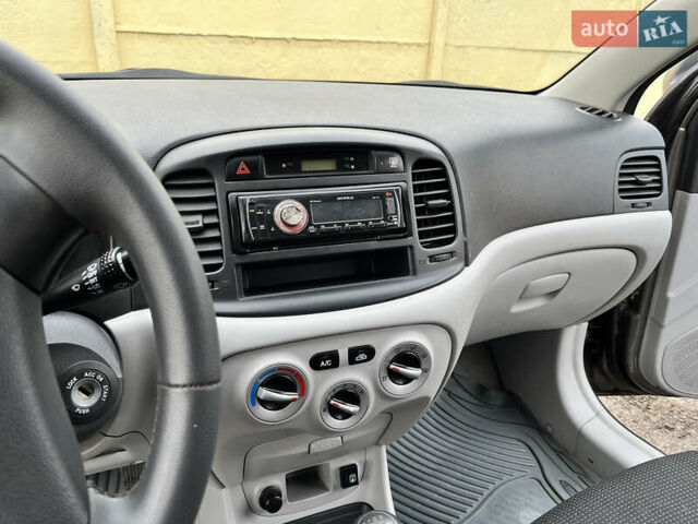 Серый Хендай Акцент, объемом двигателя 1.4 л и пробегом 154 тыс. км за 4500 $, фото 11 на Automoto.ua