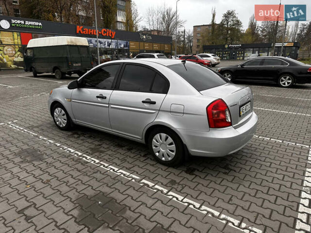 Серый Хендай Акцент, объемом двигателя 1.4 л и пробегом 327 тыс. км за 4500 $, фото 7 на Automoto.ua