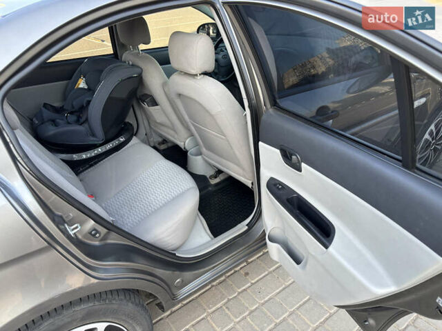 Серый Хендай Акцент, объемом двигателя 1.4 л и пробегом 135 тыс. км за 4800 $, фото 13 на Automoto.ua