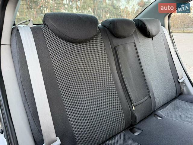 Сірий Хендай Акцент, об'ємом двигуна 1.4 л та пробігом 138 тис. км за 5600 $, фото 47 на Automoto.ua