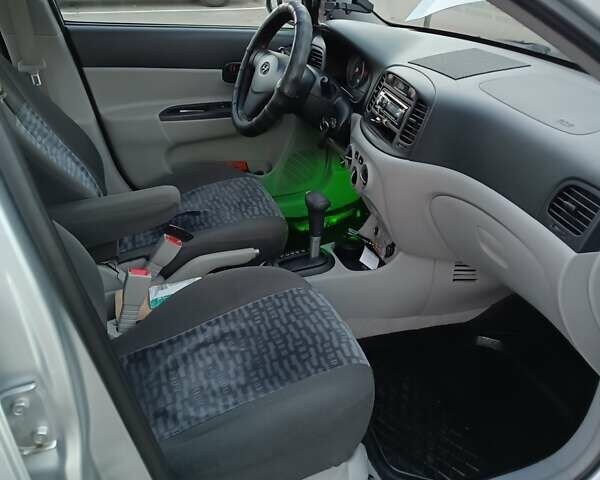 Сірий Хендай Акцент, об'ємом двигуна 1.4 л та пробігом 130 тис. км за 5100 $, фото 42 на Automoto.ua