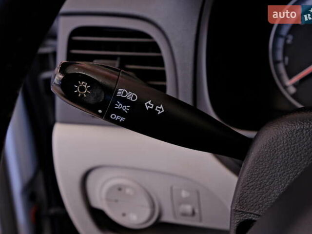 Серый Хендай Акцент, объемом двигателя 1.6 л и пробегом 55 тыс. км за 6900 $, фото 32 на Automoto.ua