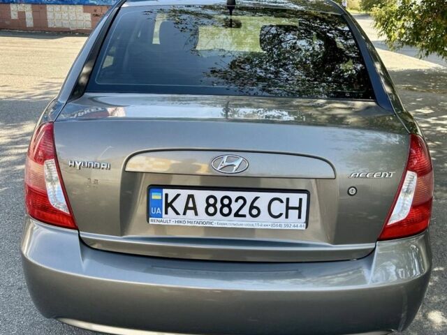 Серый Хендай Акцент, объемом двигателя 1.4 л и пробегом 206 тыс. км за 4500 $, фото 4 на Automoto.ua