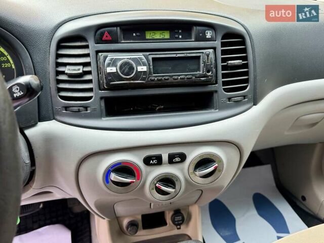 Серый Хендай Акцент, объемом двигателя 1.4 л и пробегом 165 тыс. км за 4990 $, фото 26 на Automoto.ua