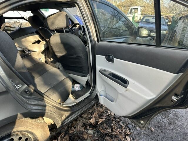 Серый Хендай Акцент, объемом двигателя 1.4 л и пробегом 180 тыс. км за 1200 $, фото 8 на Automoto.ua