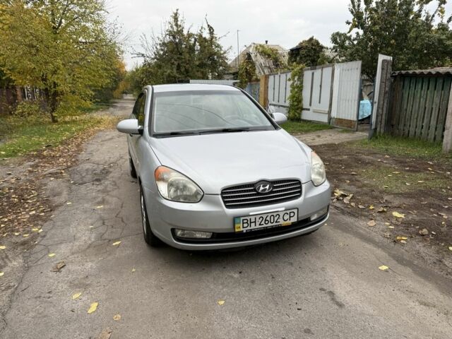 Серый Хендай Акцент, объемом двигателя 1.4 л и пробегом 200 тыс. км за 3500 $, фото 2 на Automoto.ua