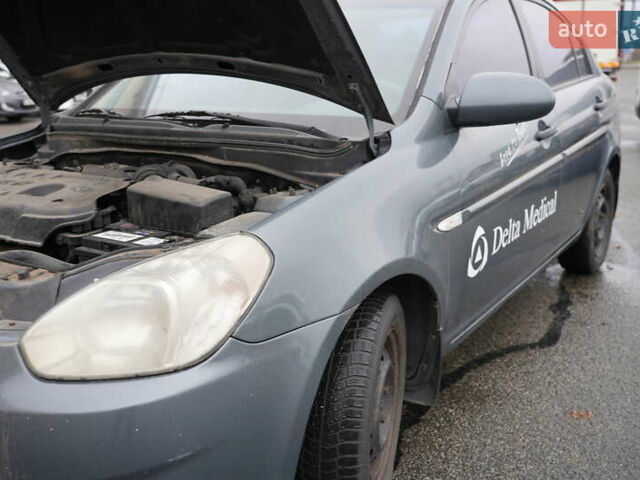 Серый Хендай Акцент, объемом двигателя 1.4 л и пробегом 300 тыс. км за 3312 $, фото 4 на Automoto.ua