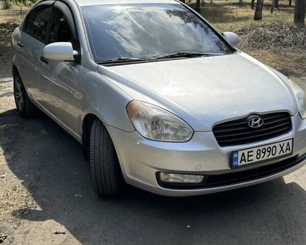 Серый Хендай Акцент, объемом двигателя 1.4 л и пробегом 450 тыс. км за 4800 $, фото 7 на Automoto.ua