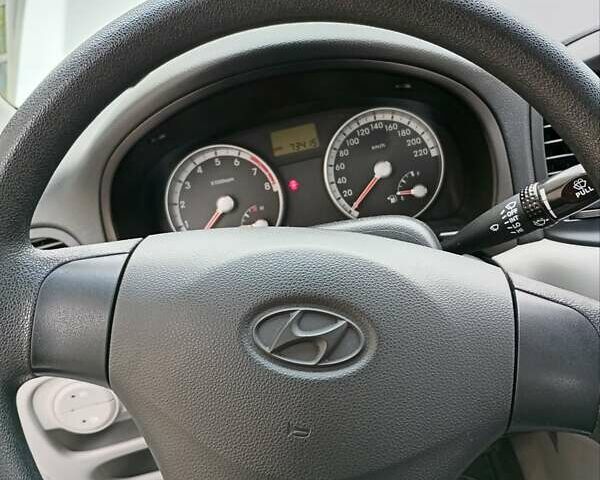 Сірий Хендай Акцент, об'ємом двигуна 1.4 л та пробігом 73 тис. км за 5995 $, фото 24 на Automoto.ua