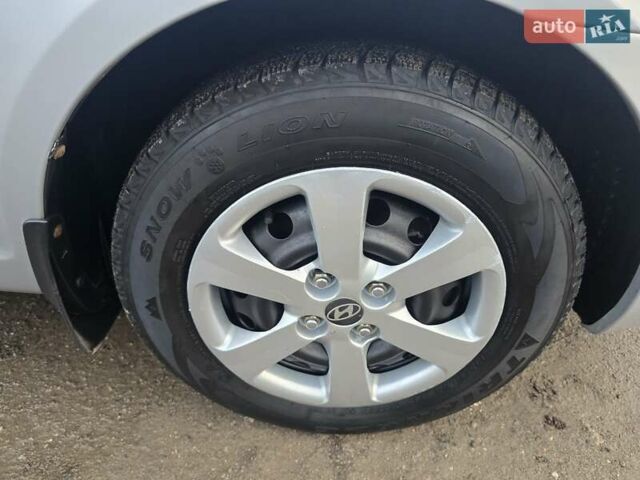 Серый Хендай Акцент, объемом двигателя 1.4 л и пробегом 82 тыс. км за 6600 $, фото 55 на Automoto.ua