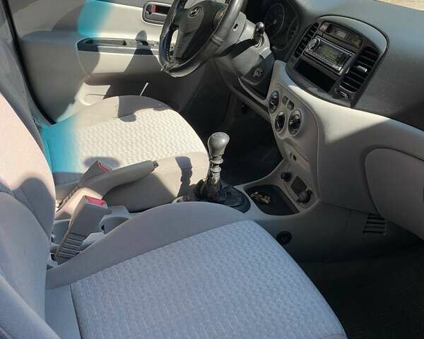 Сірий Хендай Акцент, об'ємом двигуна 1.4 л та пробігом 170 тис. км за 5100 $, фото 16 на Automoto.ua