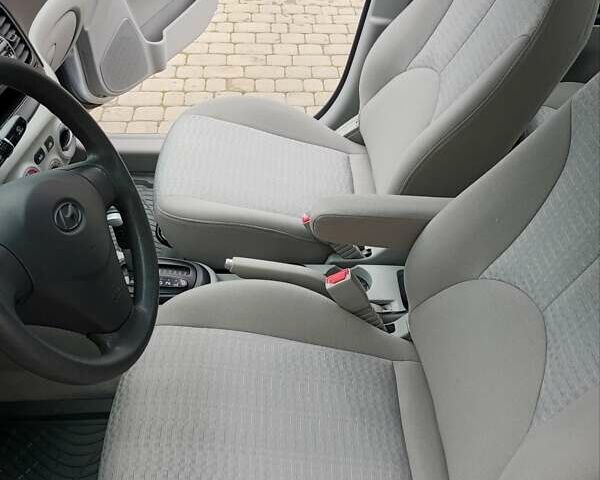 Сірий Хендай Акцент, об'ємом двигуна 1.4 л та пробігом 73 тис. км за 5995 $, фото 28 на Automoto.ua