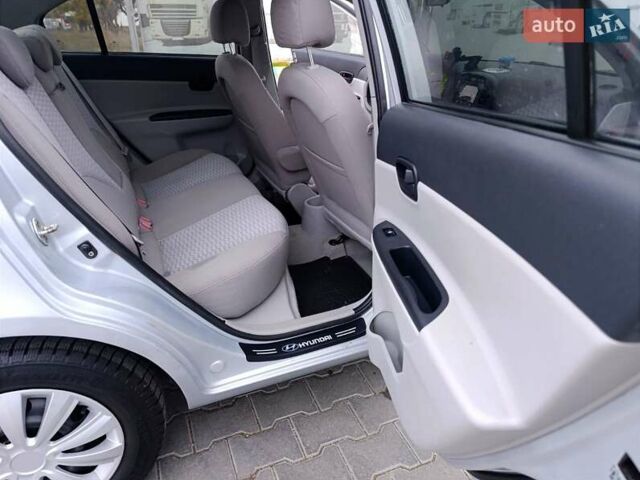 Серый Хендай Акцент, объемом двигателя 1.4 л и пробегом 186 тыс. км за 5000 $, фото 16 на Automoto.ua