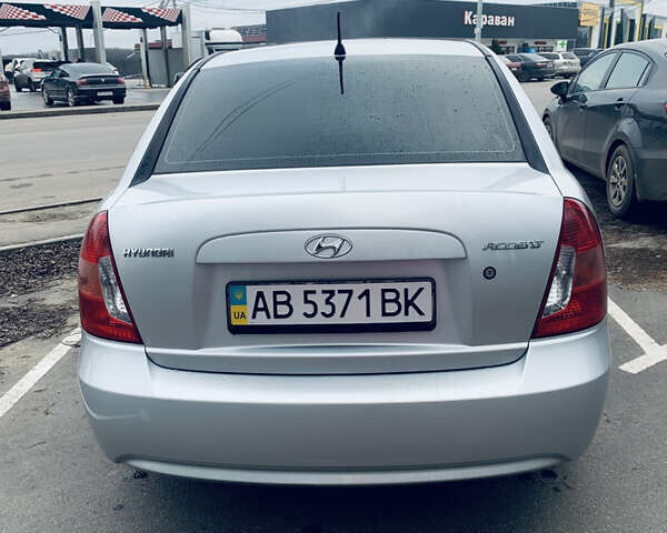 Серый Хендай Акцент, объемом двигателя 1.4 л и пробегом 263 тыс. км за 4800 $, фото 4 на Automoto.ua